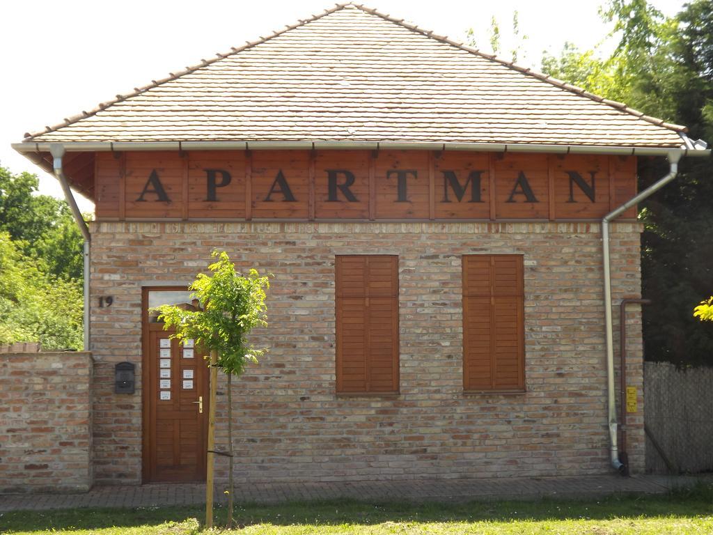 Gyulai Fuerdoe Apartman Room photo